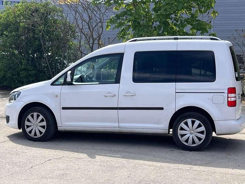 Second-hand VW Caddy Highline 140 CP (102 kW) 2013 Alb Monovolum