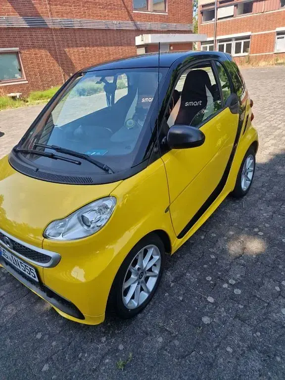 Gebraucht Smart ForTwo Coupé Passion 71 PS (52 kW) 2013 Gelb Coupé