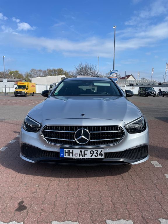 Grau Gebraucht 2022 Mercedes E220 Edition Kombi | 33.000 € (Superpreis) - Bild 1/4