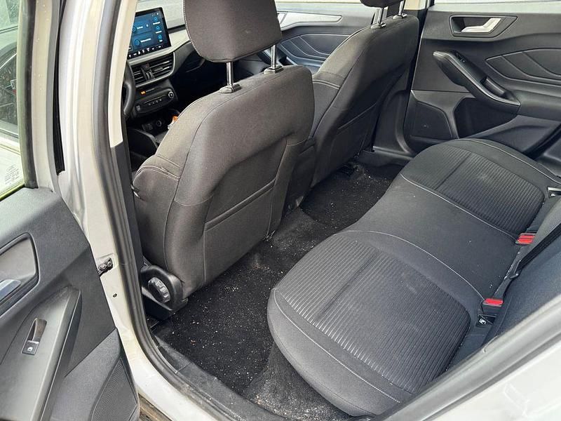 Gebraucht Ford Focus Titanium 116 PS (85 kW) 2023 Silber Limousine