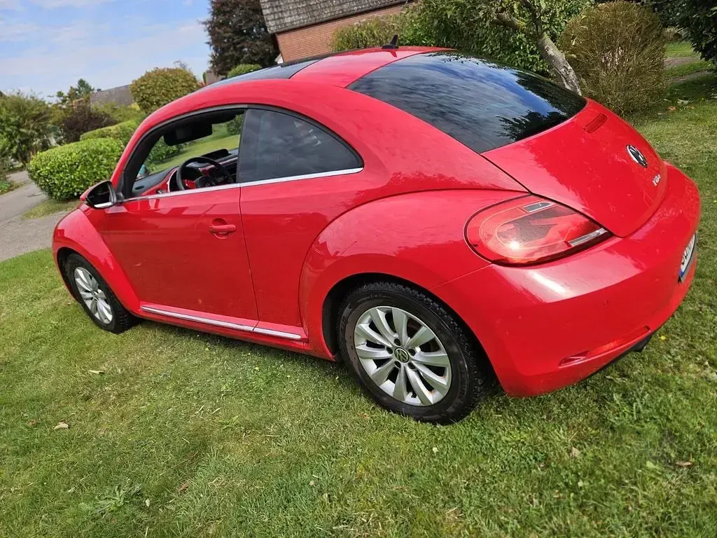 Gebraucht VW Beetle Design 105 PS (77 kW) 2012 Rot Kleinwagen
