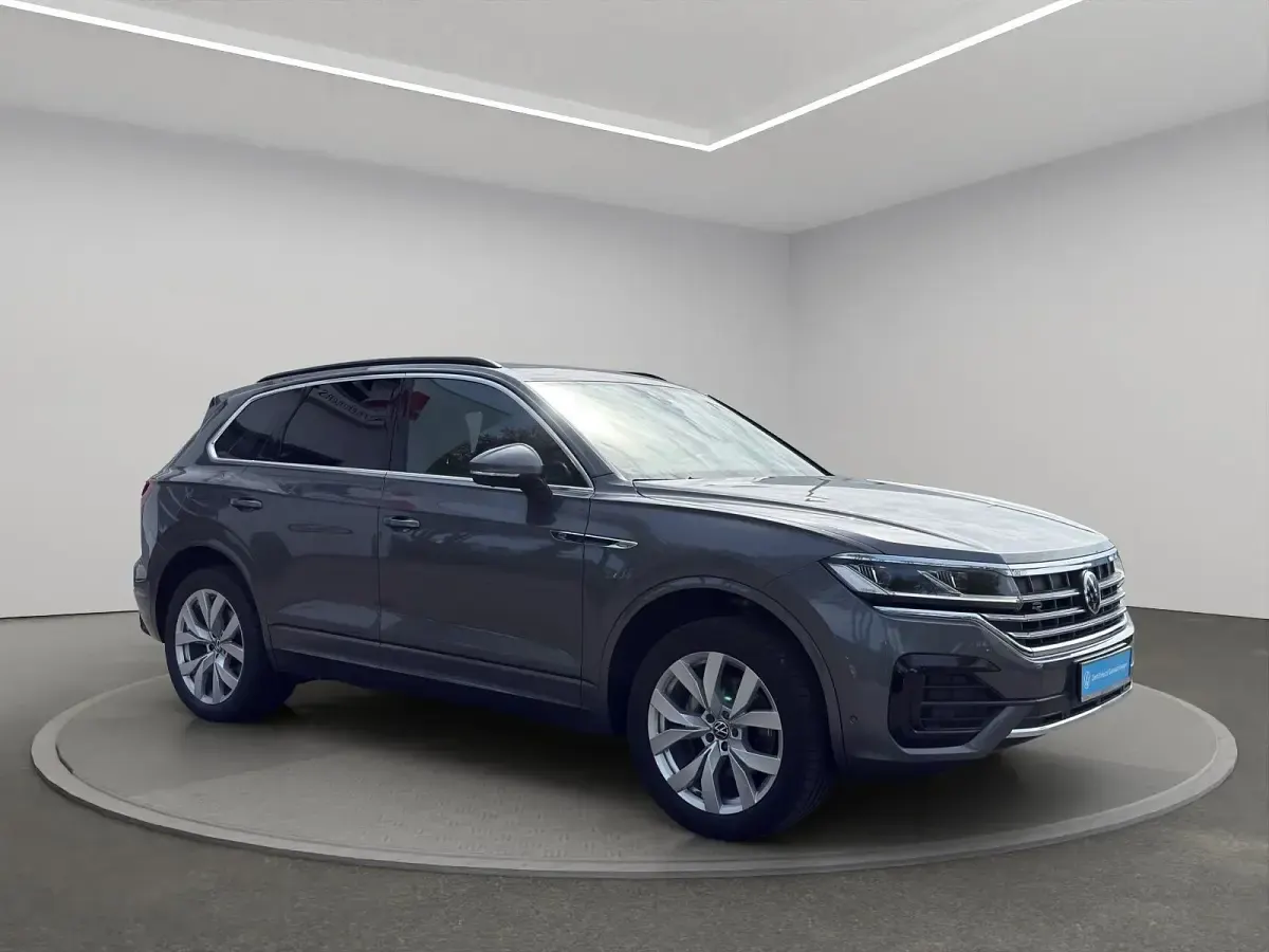 Gebraucht VW Touareg R-line 286 PS (210 kW) 2023 Siliziumgrau metallic SUV