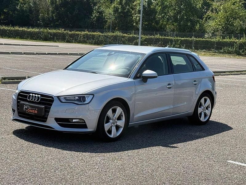 Florettsilber Gebraucht 2016 Audi A3 Sportback Sport Limousine | 11.950 € (Guter Preis) - Bild 1/4