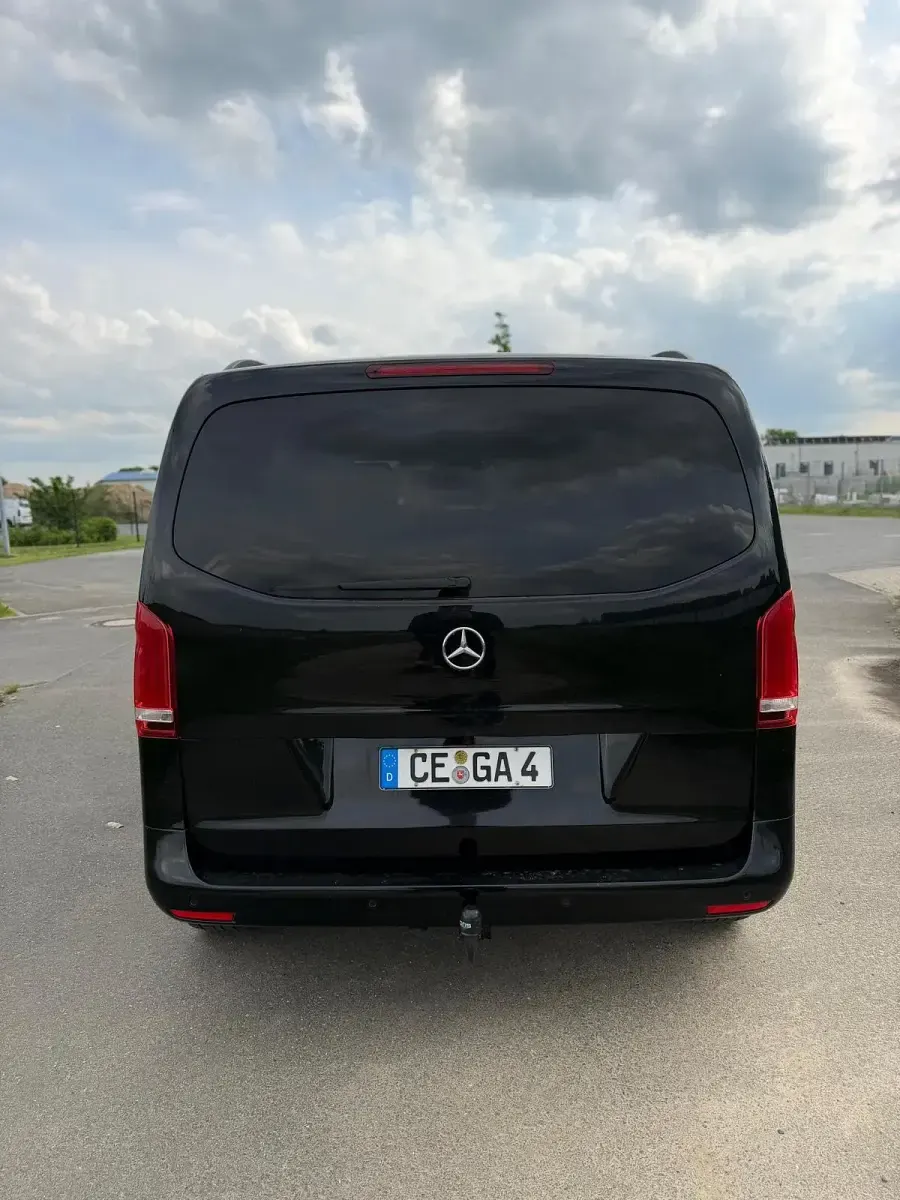Używany Mercedes E250 190 KM (139 kW) 2016 Czarny Minivan