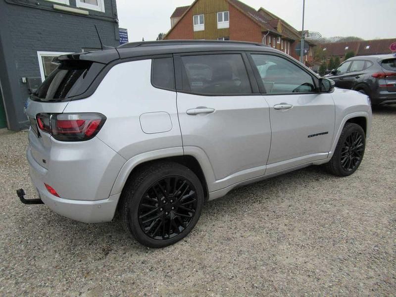 Gebraucht Jeep Compass 181 PS (133 kW) 2022 Silber SUV