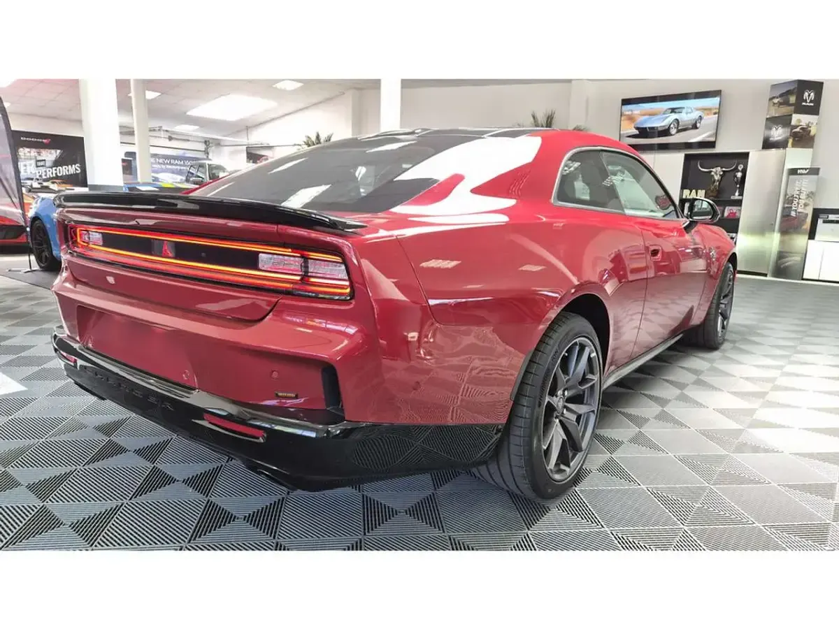 Neu Dodge Charger 551 PS (405 kW) 2026 Redeye exterior paint Kleinwagen