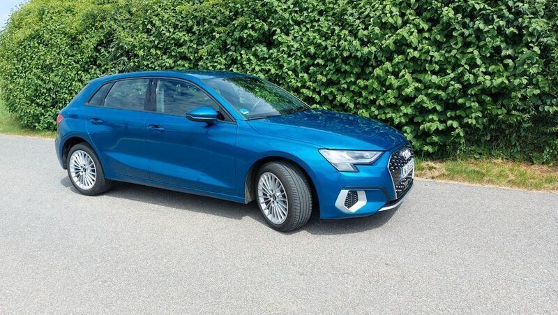 Blau Gebraucht 2022 Audi A3 Advanced Limousine | 21.999 € (Superpreis) - Bild 1/4