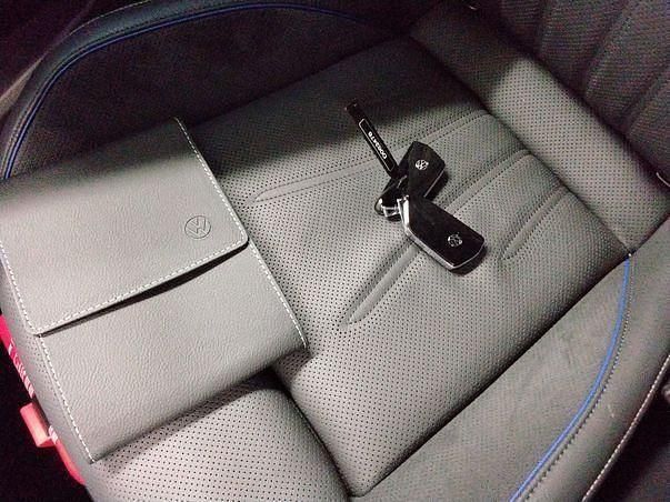 Gebraucht VW Passat R-line 265 PS (194 kW) 2025 Oyster silver metallic (metallic) Kombi