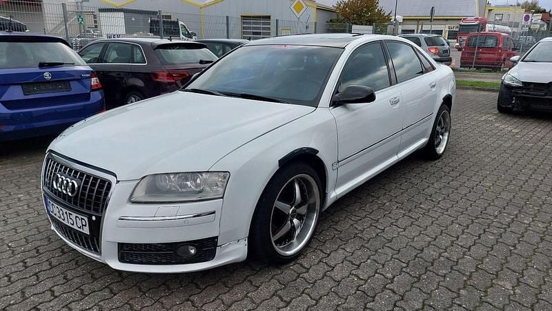 Weiß Gebraucht 2003 Audi A8 Sport Limousine | 3.950 € (Etwas zu teuer) - Bild 1/4