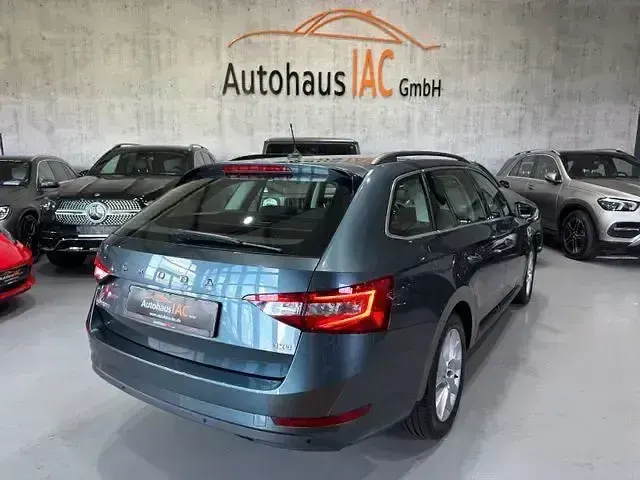 Gebraucht Skoda Superb Ambition 200 PS (147 kW) 2021 Grau Kombi