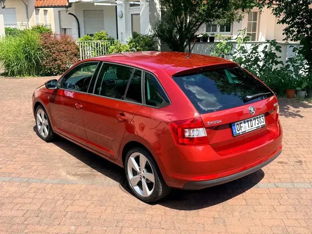 Gebraucht Skoda Rapid Ambition 122 PS (89 kW) 2013 Rot Kleinwagen