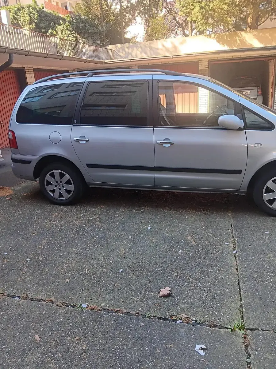 Gebraucht Ford Galaxy 131 PS (96 kW) 2004 Silber Van / Kleinbus
