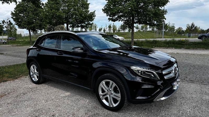 Gebraucht Mercedes GLA200 Edition 156 PS (114 kW) 2016 Schwarz SUV
