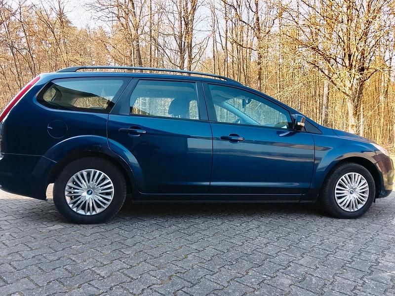 Gebraucht Ford Focus 109 PS (80 kW) 2011 Blau Kombi