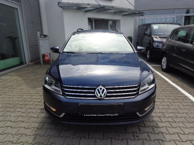Gebraucht VW Passat 140 PS (102 kW) 2013 Blau Kombi