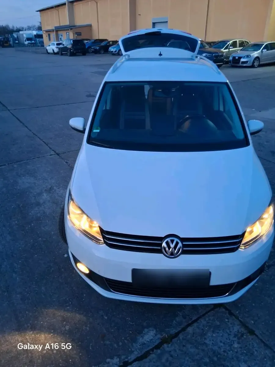 Gebraucht VW Touran 105 PS (77 kW) 2013 Weiß Van / Kleinbus