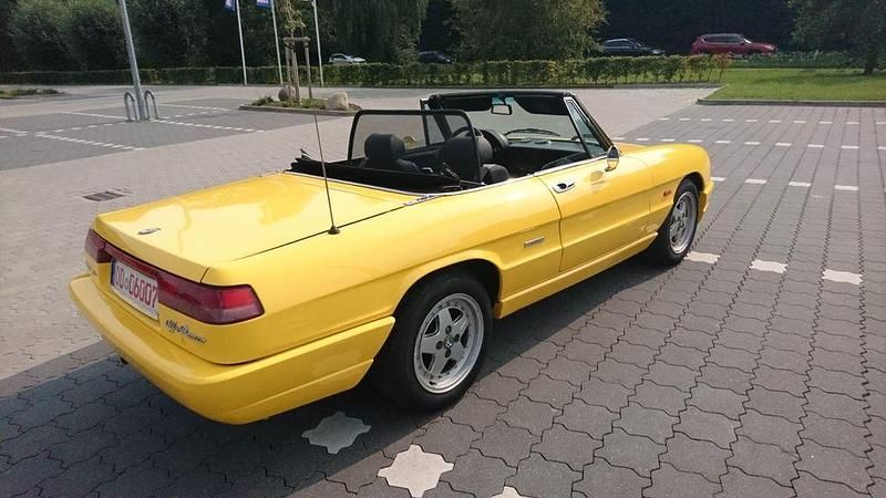 Gebraucht Alfa Romeo Spider 120 PS (88 kW) 1992 Gelb Cabrio