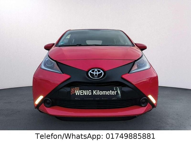Gebraucht Toyota Aygo 69 PS (50 kW) 2017 Rot Kleinwagen