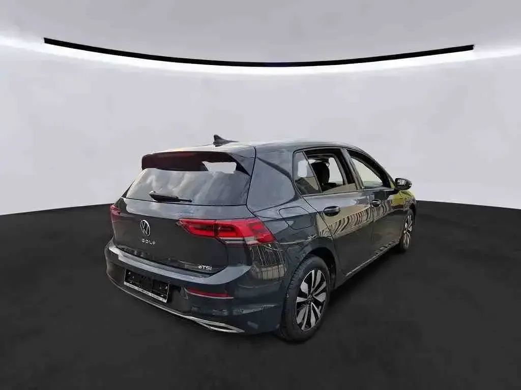 Gebraucht VW Golf VIII Comfortline 110 PS (80 kW) 2024 Grau Limousine