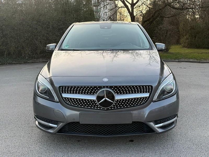 Gebraucht Mercedes B200 136 PS (100 kW) 2012 Braun Van / Kleinbus