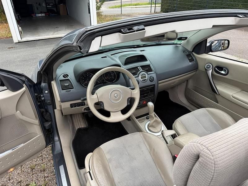 Grau Gebraucht 2007 Renault Mégane Cabriolet Cabrio | 2.500 € (Fairer Preis) - Bild 1/4