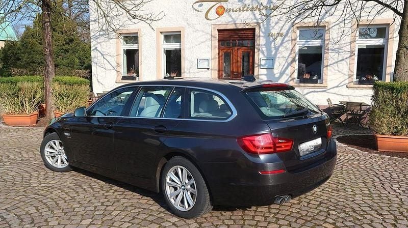 Gebraucht BMW 530 258 PS (189 kW) 2011 Grau Kombi