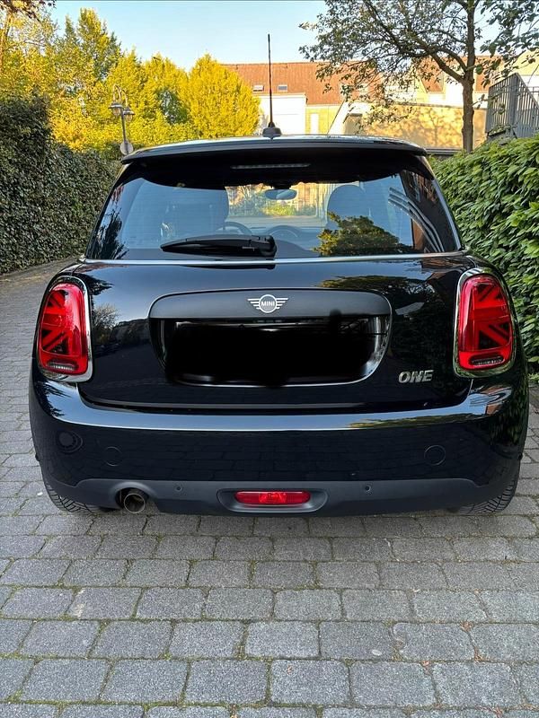 Second-hand Mini ONE 102 CP (75 kW) 2021 Negru Hatchback
