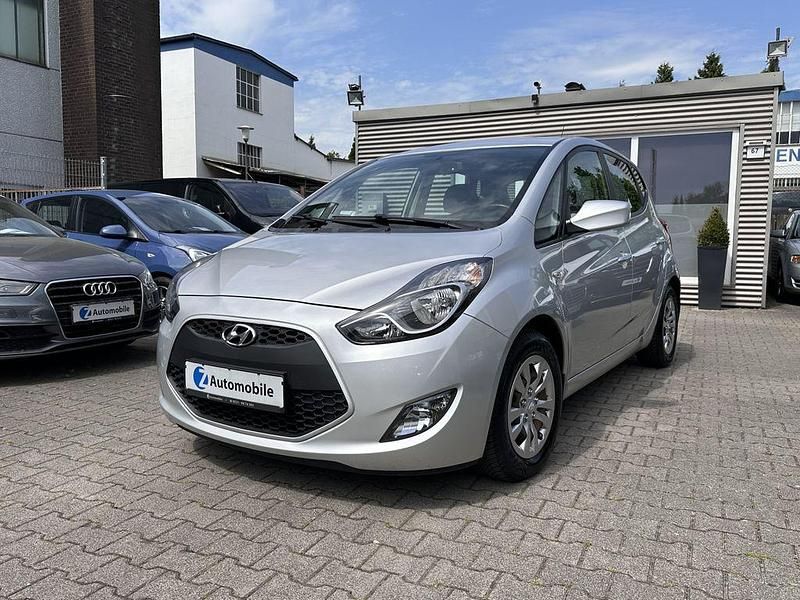 Platinum silver / met Gebraucht 2016 Hyundai ix20 Kleinwagen | 3.980 € (Guter Preis) - Bild 1/4