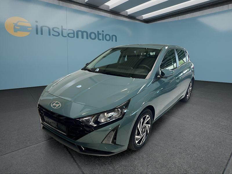 Grün Neu 2025 Hyundai i20 Kleinwagen | 23.299 € (Teuer) - Bild 1/4