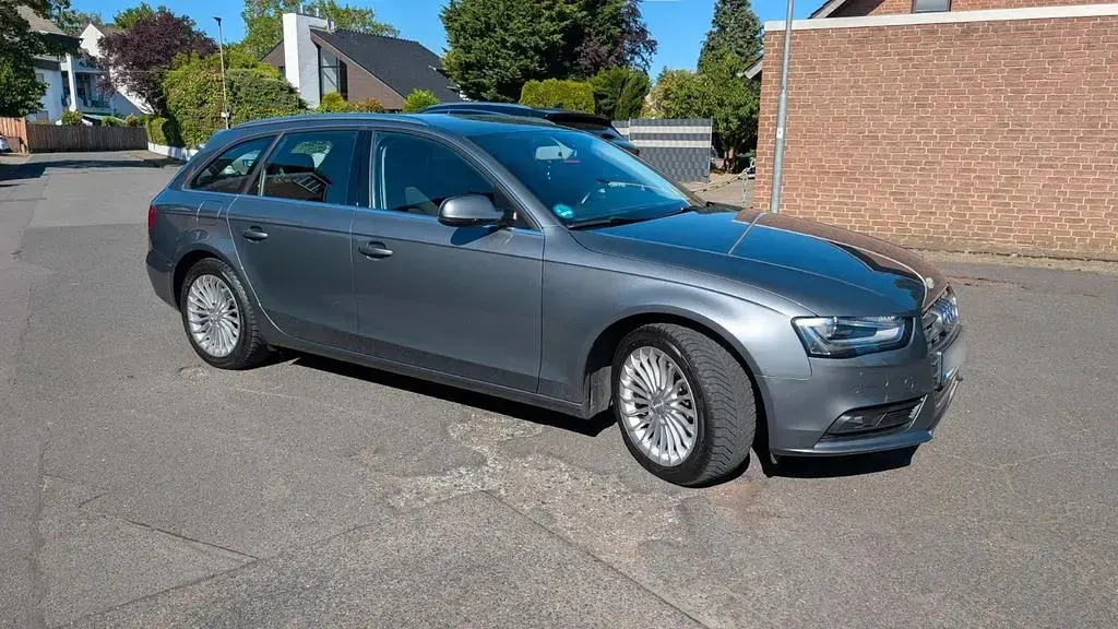 Gebraucht Audi A4 Attraction 170 PS (125 kW) 2014 Grau Kombi