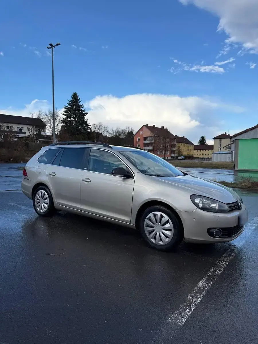 Gebraucht VW Golf VI 140 PS (102 kW) 2011 Beige Kleinwagen