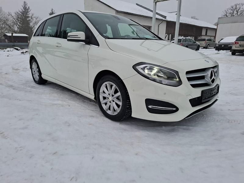 Gebraucht Mercedes B180 109 PS (80 kW) 2015 Weiß Van / Kleinbus