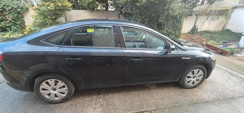 Gebraucht Ford Mondeo 145 PS (106 kW) 2011 Schwarz Limousine