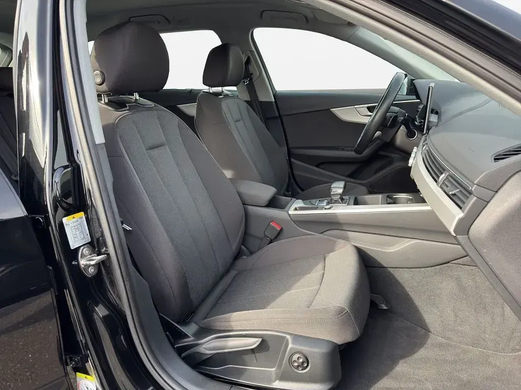 Używany Audi A4 Advanced Plus 163 KM (119 kW) 2022 Czarny Kombi