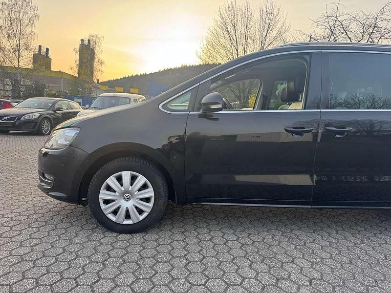 Gebraucht VW Sharan Highline 177 PS (130 kW) 2013 Deep black perleffekt Van / Kleinbus
