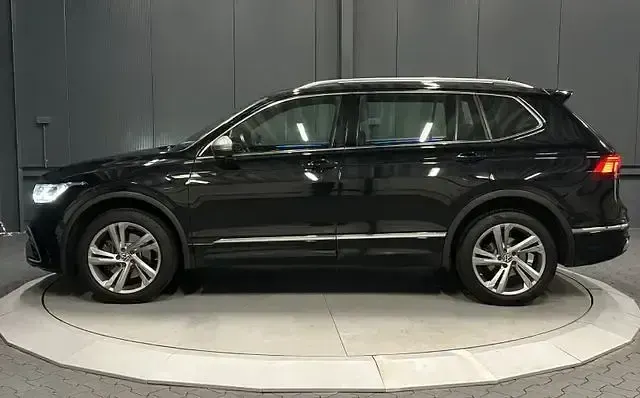 Gebraucht VW Tiguan Allspace R-line 190 PS (139 kW) 2022 Deep black perleffekt SUV