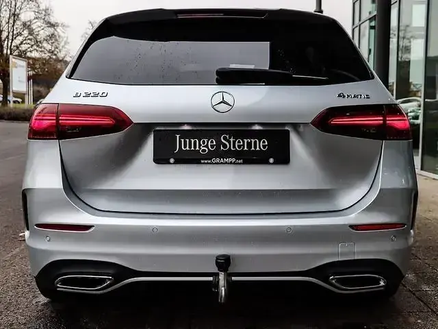 Gebraucht Mercedes B220 Premium 190 PS (139 kW) 2023 Silber Kleinwagen