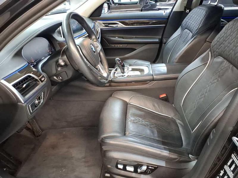 Gebraucht BMW 740 Sport Line 340 PS (250 kW) 2022 Sophistograu brillanteffekt metallic Limousine