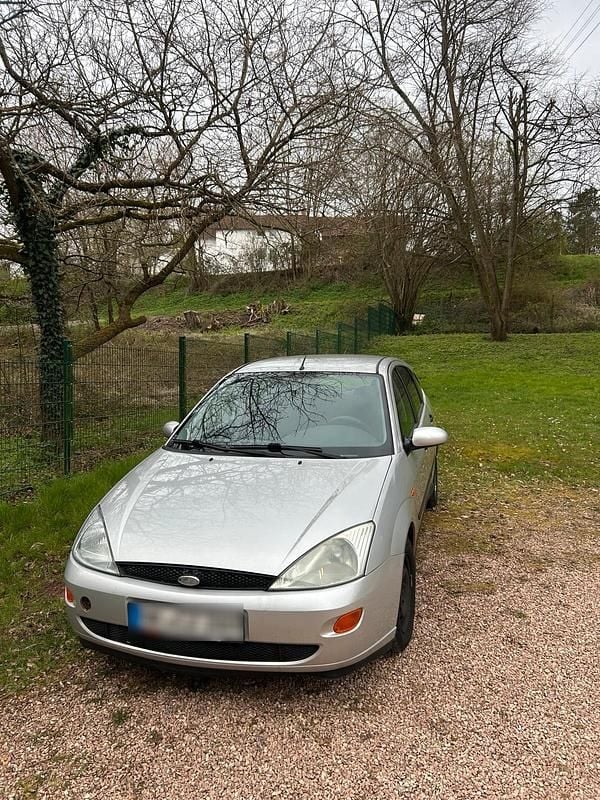 Gebraucht Ford Focus 75 PS (55 kW) 2000 Silber Limousine