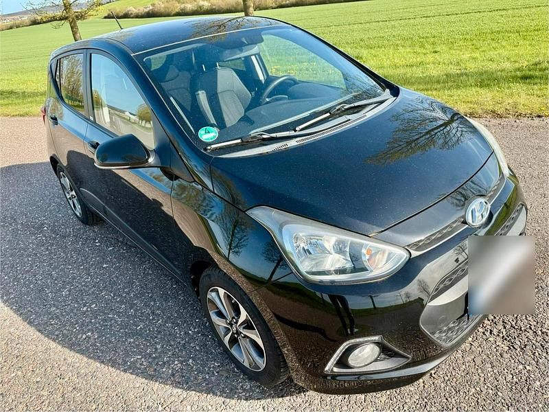 Gebraucht Hyundai i10 87 PS (63 kW) 2016 Schwarz Kleinwagen