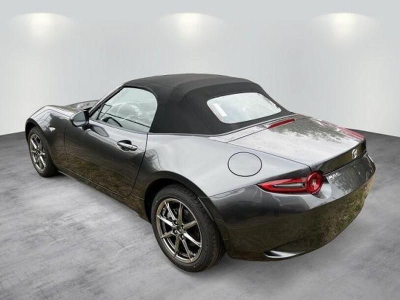 Neu Mazda MX5 Exclusive-Line 132 PS (97 kW) 2025 Machine gray Cabrio
