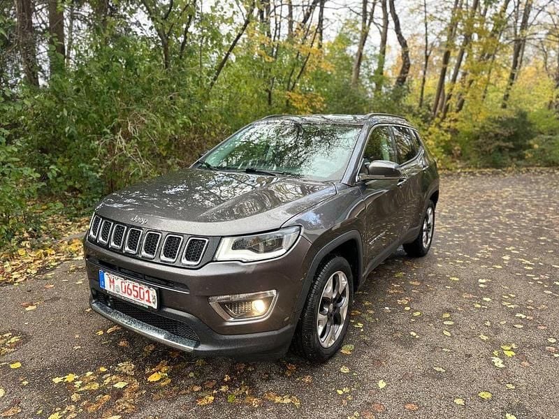 Grau Gebraucht 2019 Jeep Compass Limited SUV | 13.900 € (Superpreis) - Bild 1/4