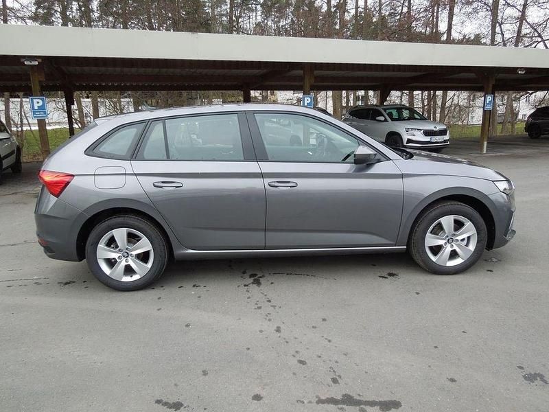 Neu Skoda Scala Selection 116 PS (85 kW) 2026 Graphitegrau metallic Kleinwagen