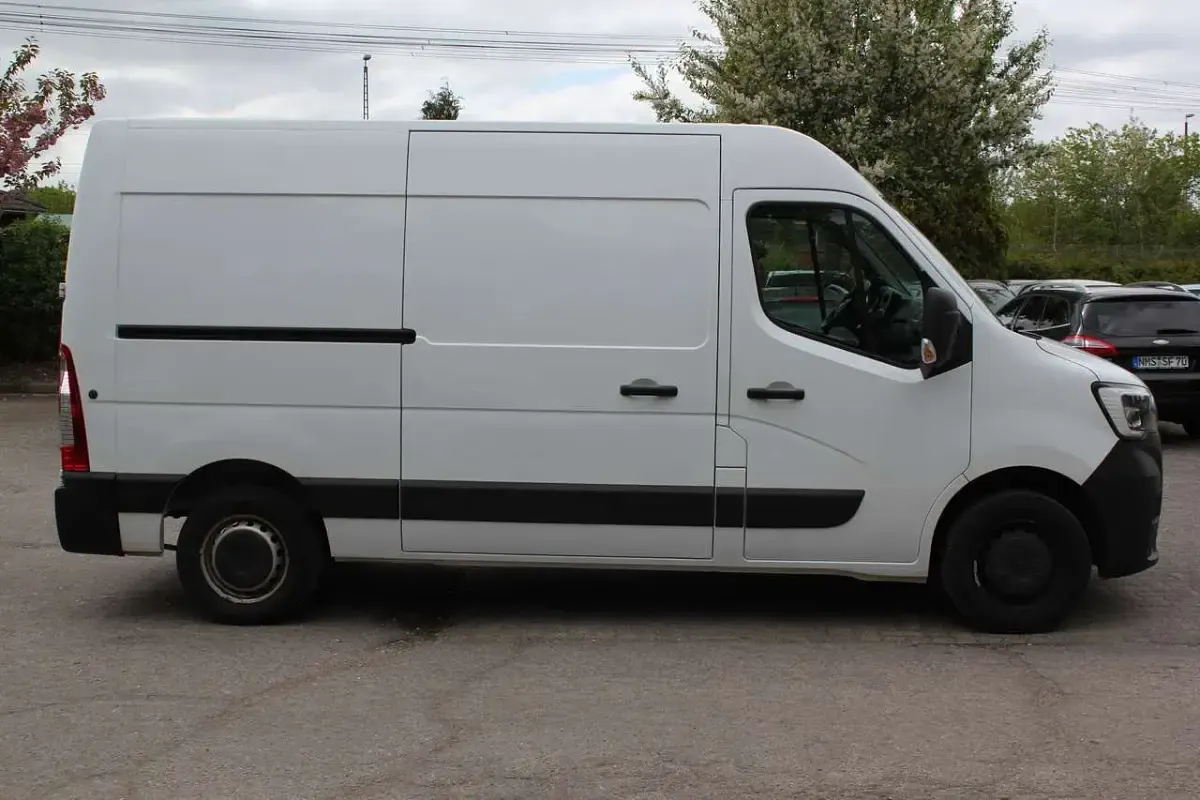 Gebraucht Renault Master 135 PS (99 kW) 2022 Weiß Van / Kleinbus