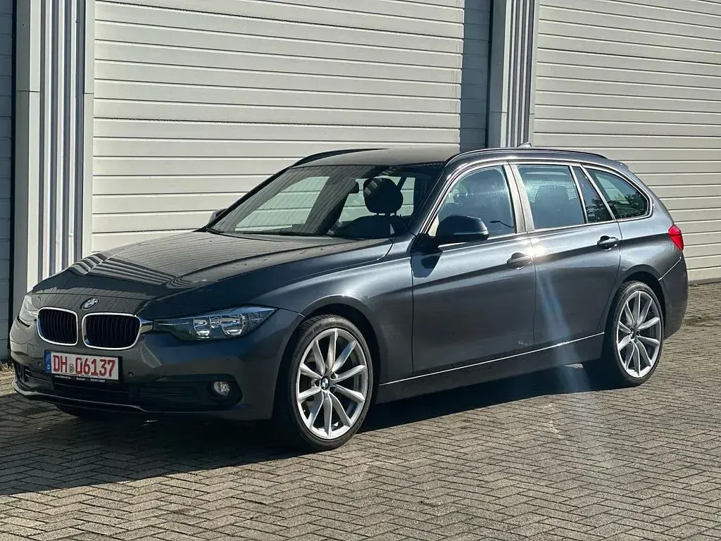 Gebraucht BMW 318 Advantage 150 PS (110 kW) 2016 Grau Kombi