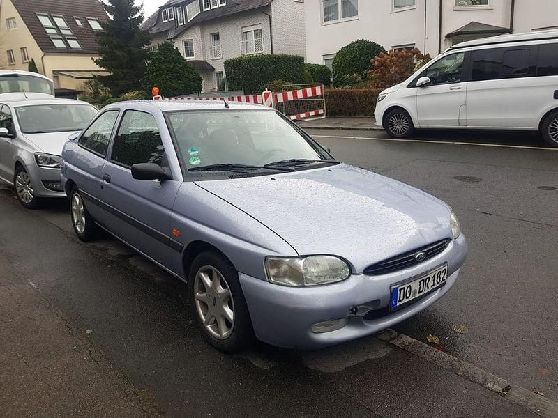 Gebraucht Ford Escort 105 PS (77 kW) 1995 Blau Coupé