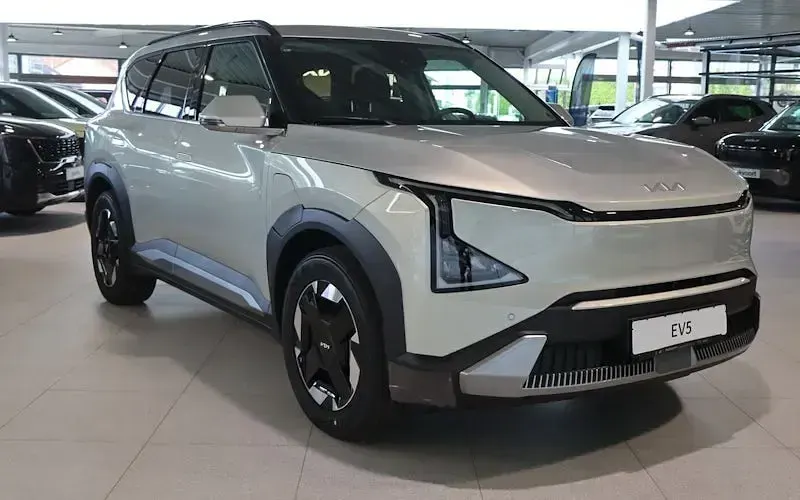 Neu Kia EV5 Air 160 kW (218 PS) 2026 Silber SUV