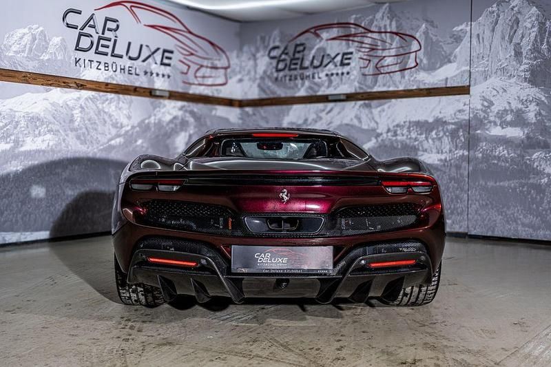 Gebraucht Ferrari 296 829 PS (609 kW) 2024 Rot