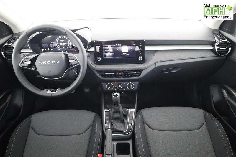 Neu Skoda Fabia Selection 95 PS (69 kW) 2026 Race blue metallic Limousine