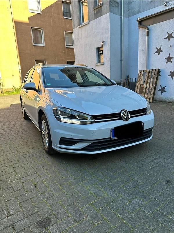 Second-hand VW Golf VII 110 CP (80 kW) 2017 Andere farben Break